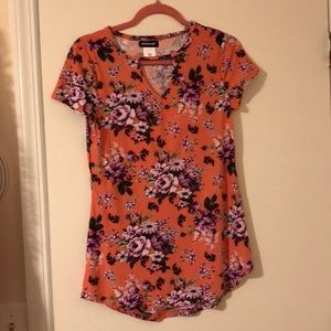 ✨BOGO FREE✨Coral Floral Keyhole Shirt